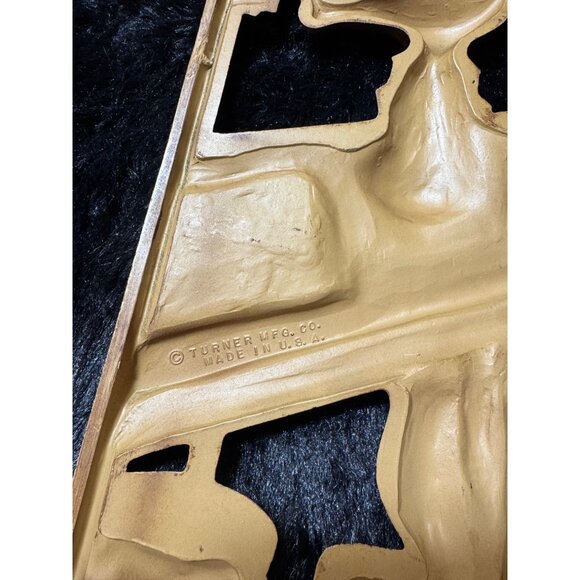 Vintage  TURNER mfg. Wall Art Of Water Pump & Barrel Scene  Rustic Country Home - Picture 7 of 12